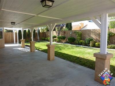 1539 Kings Road Palmdale, CA 93551 - Photo 19 of 22 a view of a room with porch and a yard