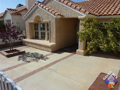 1539 Kings Road Palmdale, CA 93551 - Photo 2 of 22 a front view of a house with garden