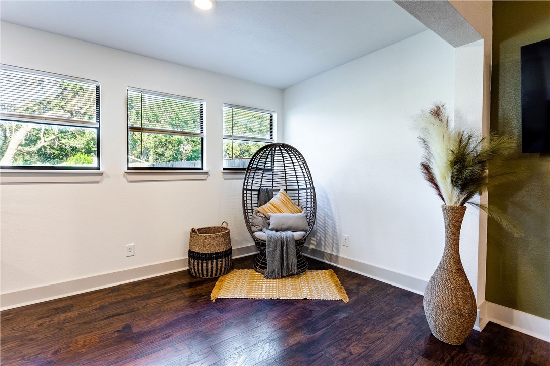107 Spring Creek Street Waco, TX 76705 - Photo 15 of 78 a living room with furniture and a window