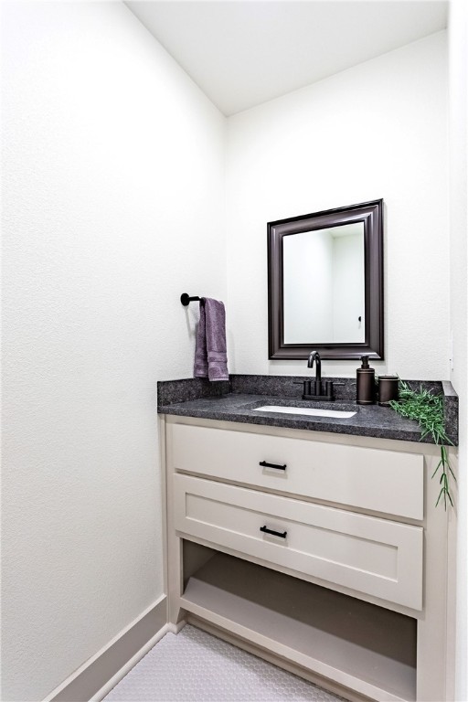 107 Spring Creek Street Waco, TX 76705 - Photo 29 of 78 a bathroom with a sink and a mirror