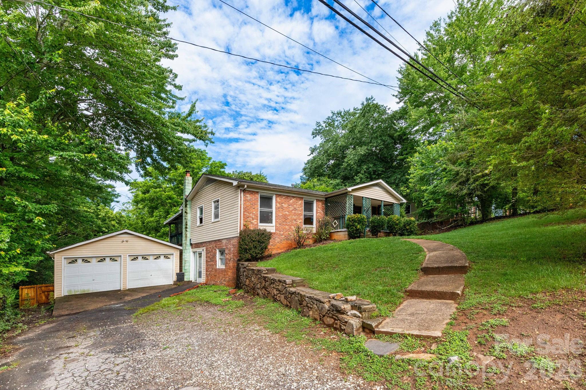 71 Cub Road Asheville, NC 28806 - Photo 2 of 25 Gallery Image 2
