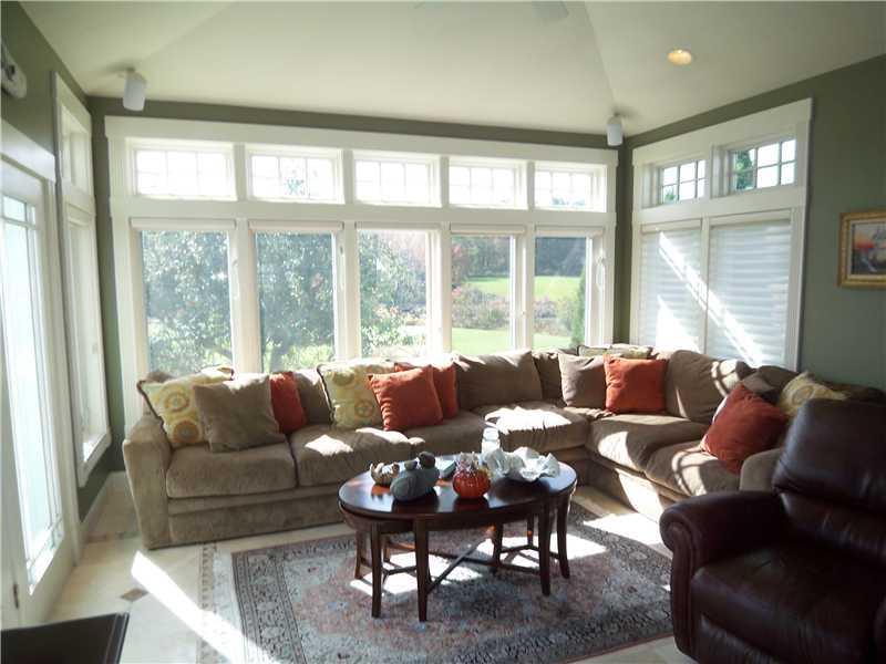 97-99 River Road Cape Neddick, ME 03902 - Photo 4 of 14 Living Room.