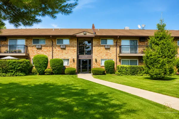 $279,999 | 836 East Old Willow Road, Unit 213, Prospect Heights, IL 60070