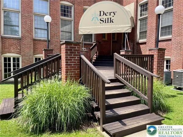 $1,455 | 101 Race Street, Unit 205, Catasauqua, PA 18032