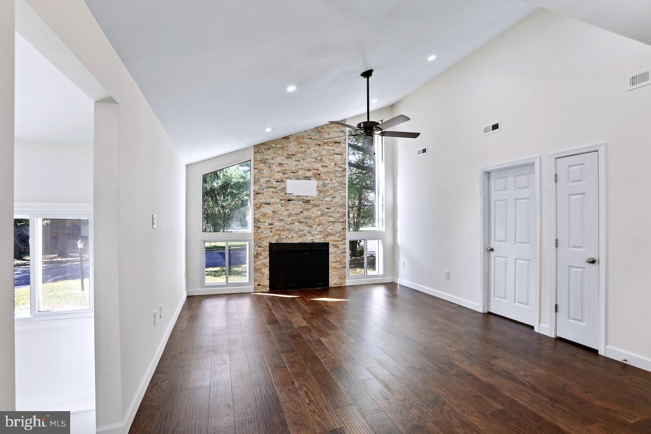 174 Magnolia Road Sterling, VA 20164 - Photo 11 of 29 Gallery Image 11
