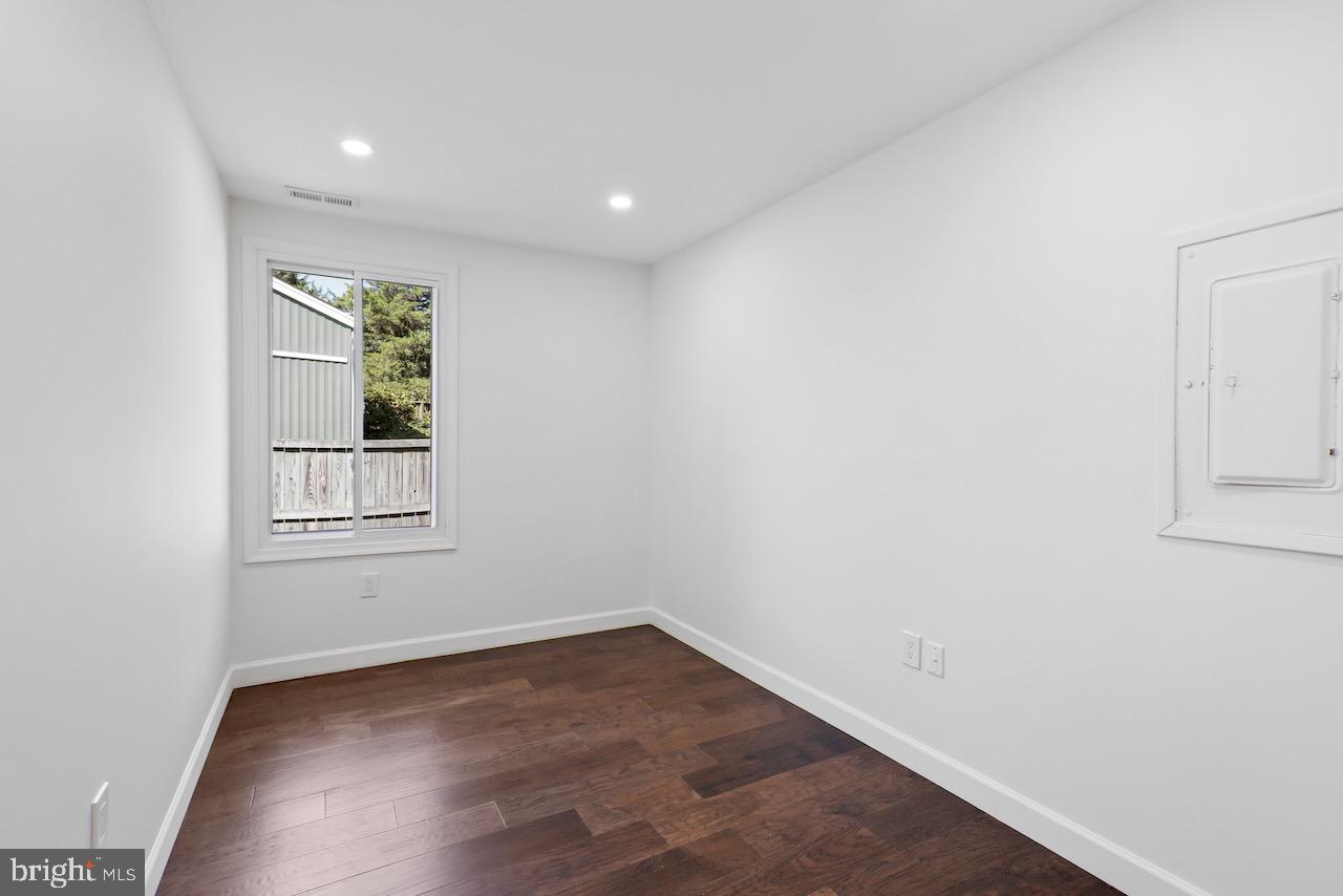 174 Magnolia Road Sterling, VA 20164 - Photo 20 of 29 Gallery Image 20