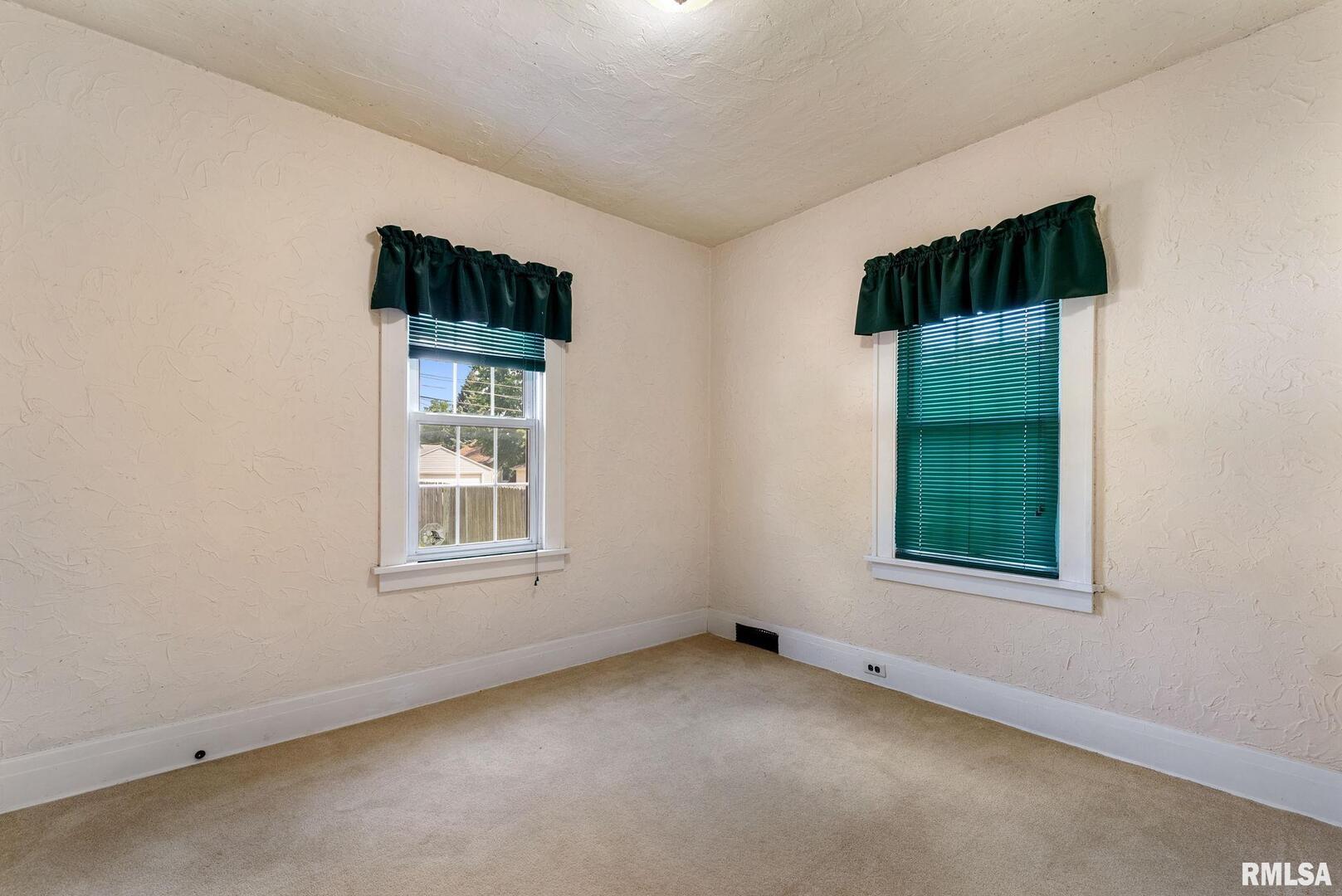 1904 30th Street Moline, IL 61265 - Photo 11 of 13