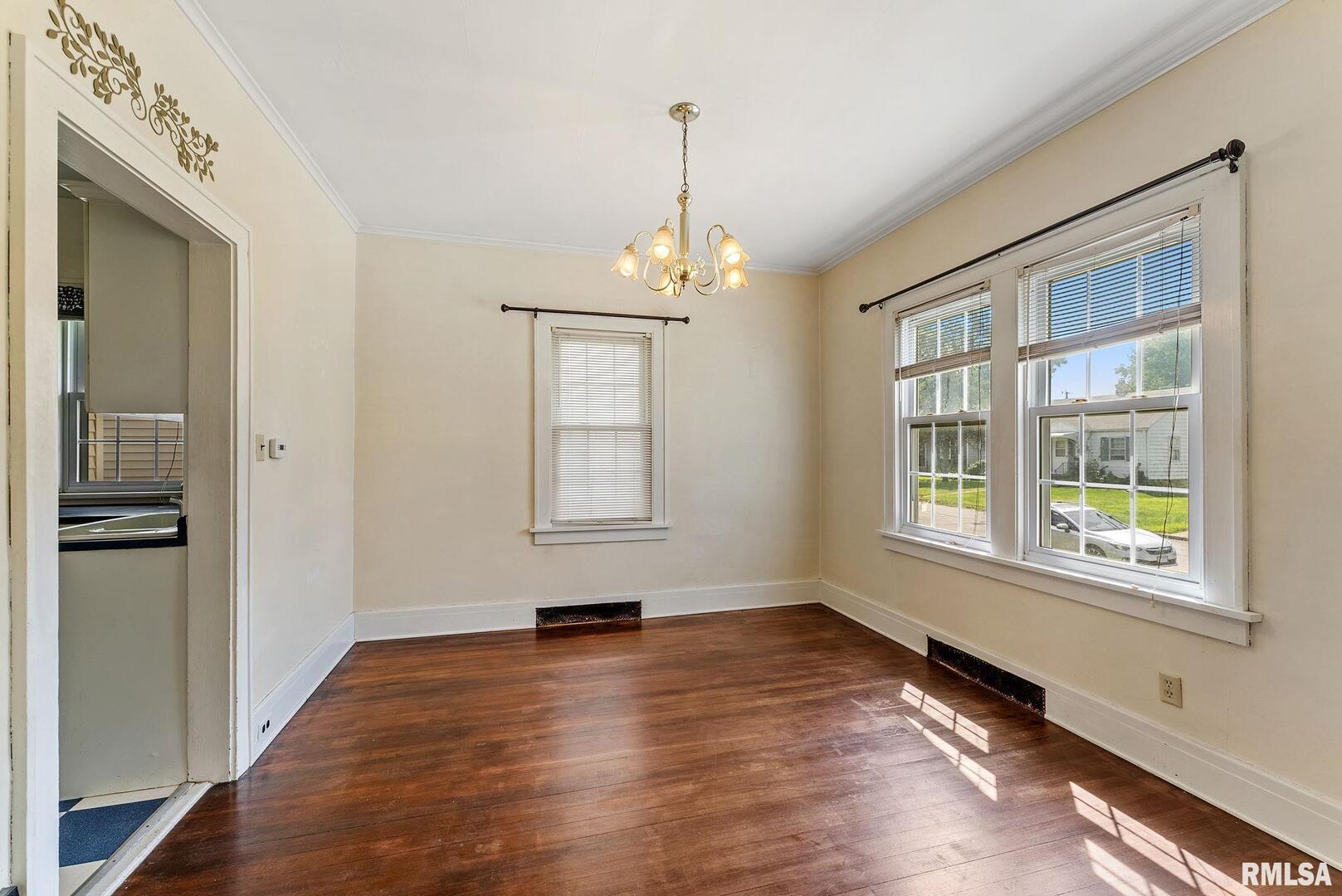 1904 30th Street Moline, IL 61265 - Photo 7 of 13