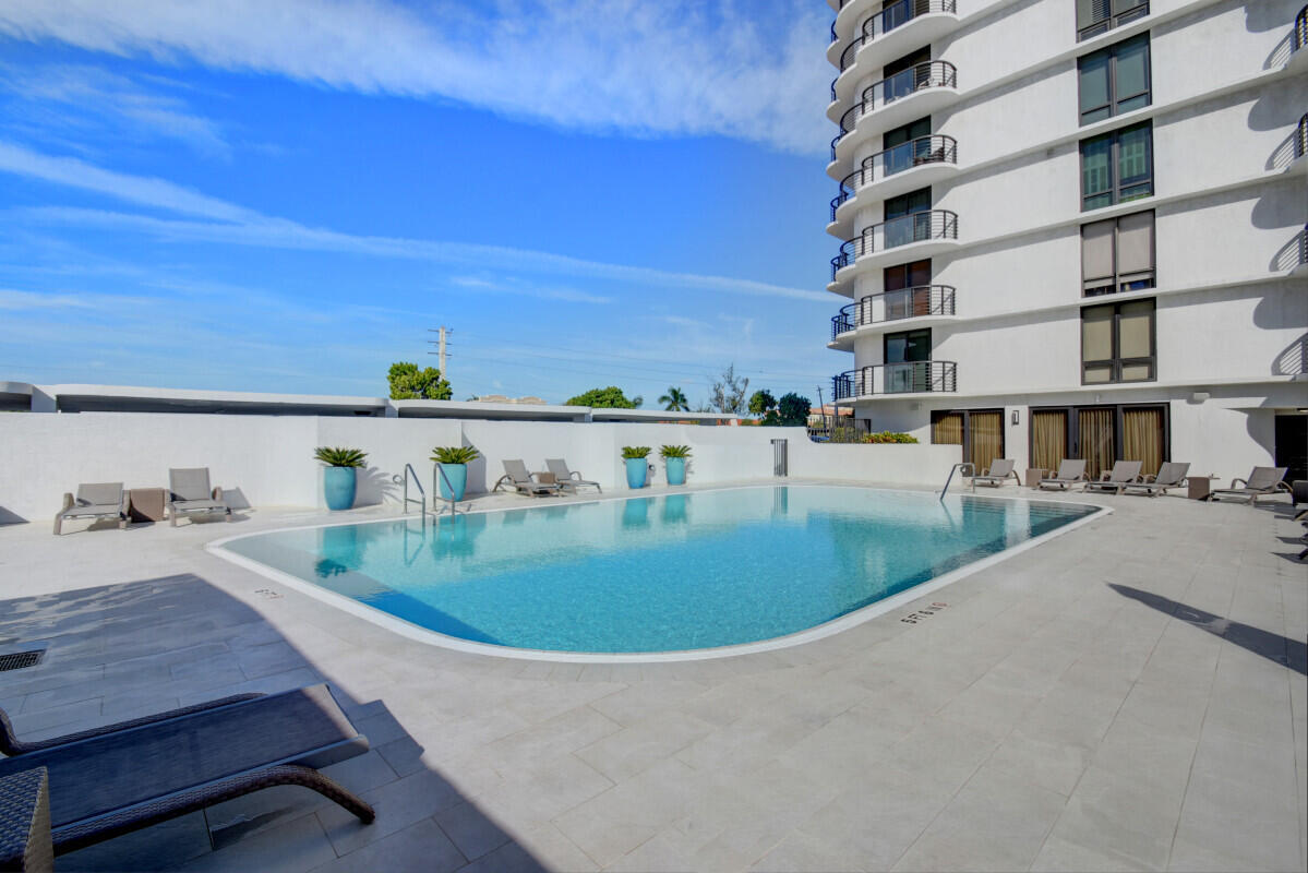 250 South Ocean Boulevard, Unit 11F Boca Raton, FL 33432 - Photo 32 of 45 a room with furniture and view