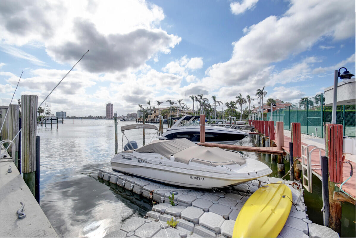 250 South Ocean Boulevard, Unit 11F Boca Raton, FL 33432 - Photo 43 of 45 a view of a backyard with sitting area