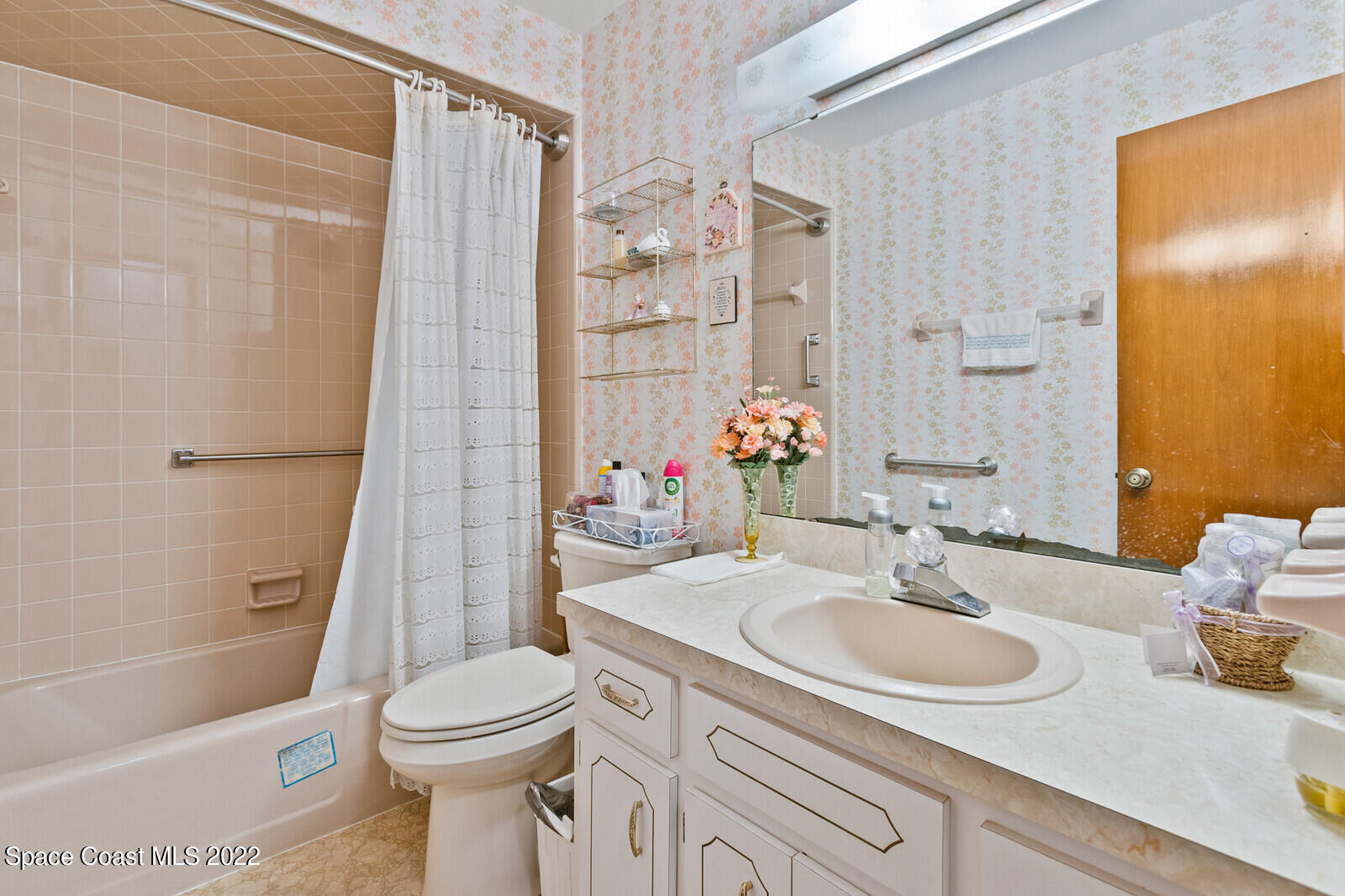 200 Atz Road Malabar, FL 32950 - Photo 28 of 30 a bathroom with a sink toilet and shower