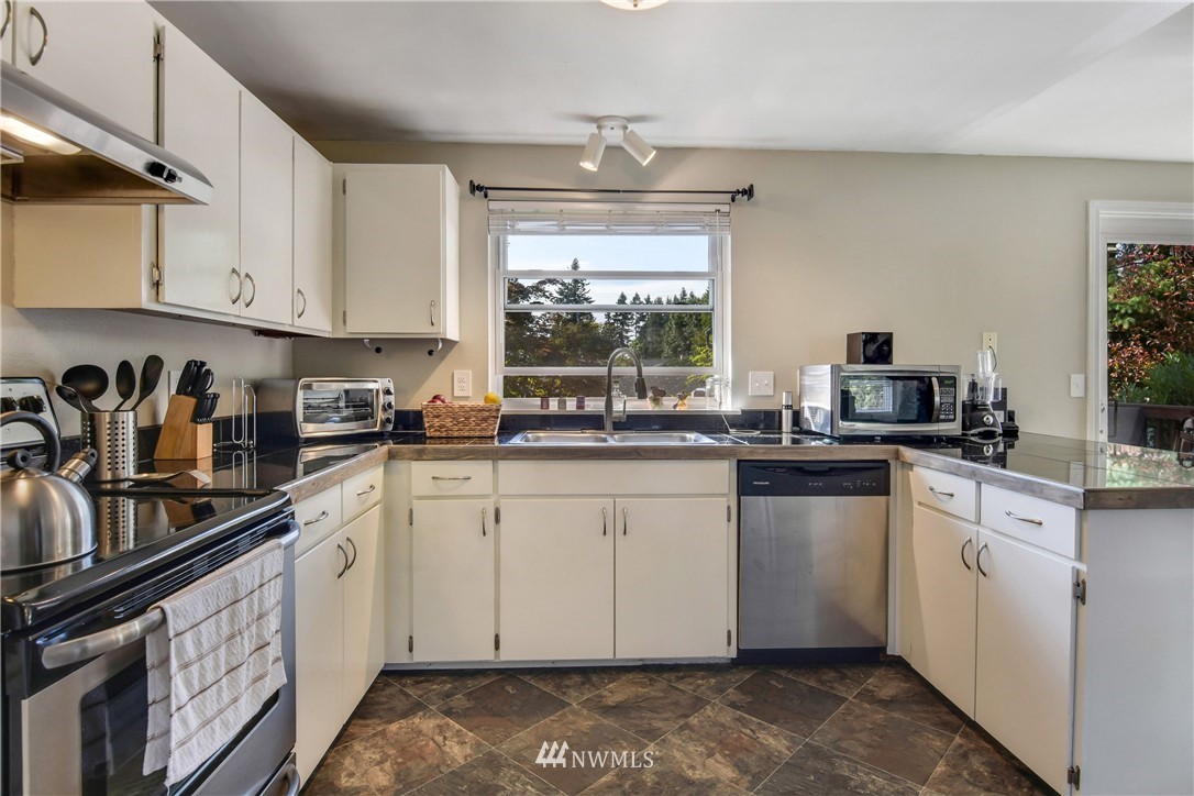 4414 Southeast 4th Street Renton, WA 98059 - Photo 2 of 22