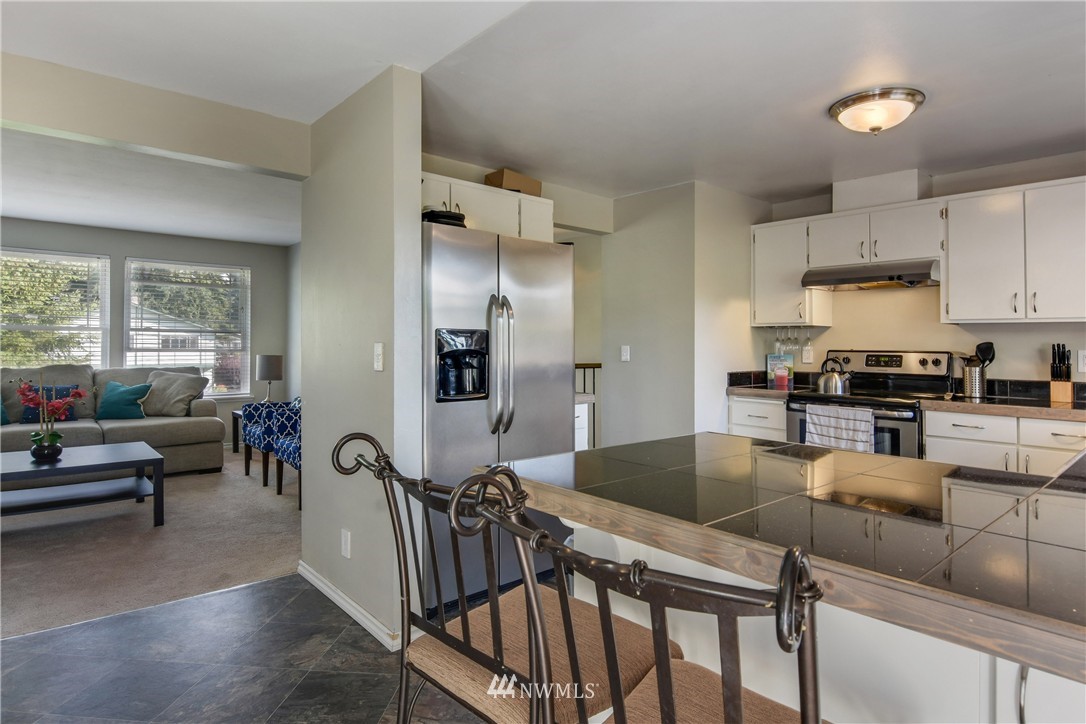 4414 Southeast 4th Street Renton, WA 98059 - Photo 3 of 22