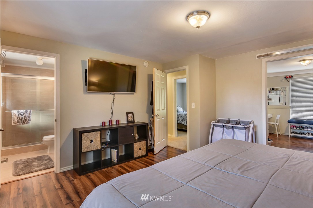 4414 Southeast 4th Street Renton, WA 98059 - Photo 10 of 22