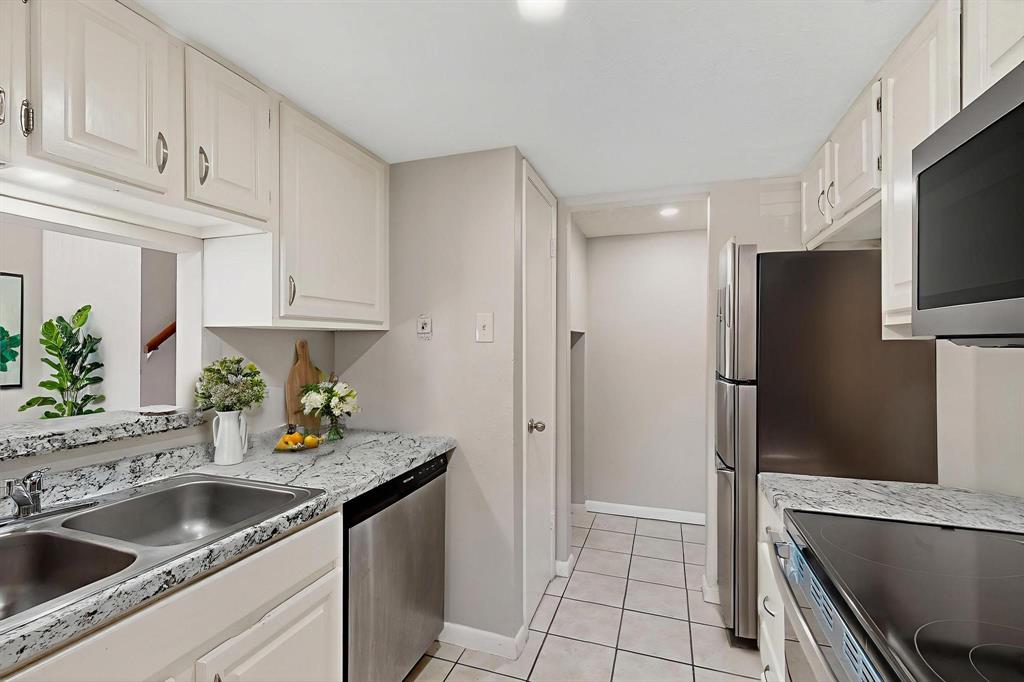 11311 Audelia Road, Unit 165 Dallas, TX 75243 - Photo 4 of 31 Kitchen featuring appliances with stainless steel finishes, light tile patterned flooring, light countertops, white cabinets, and recessed lighting