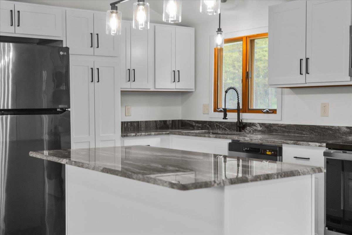 4196 St George Road Williston, VT 05495 - Photo 8 of 42