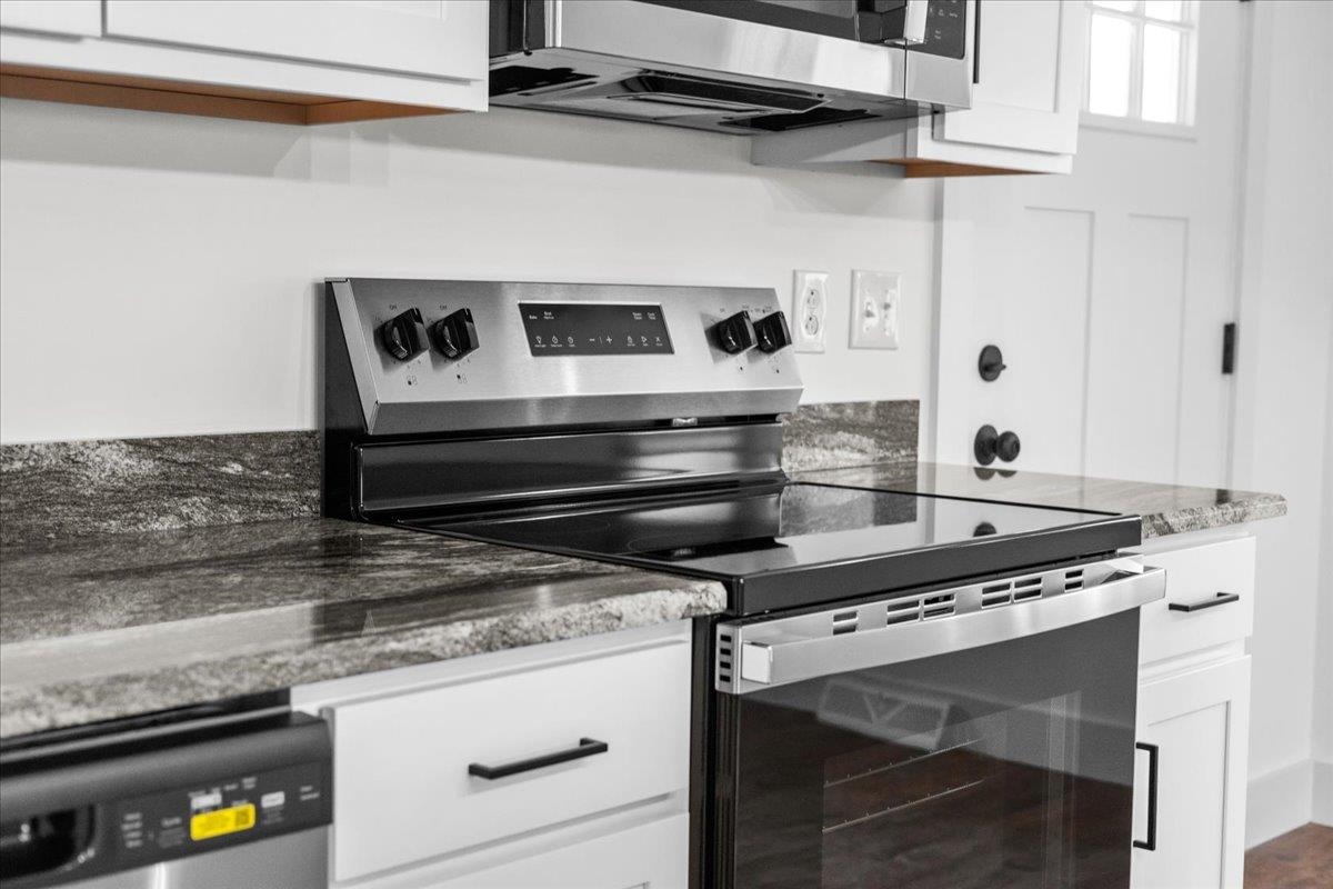 4196 St George Road Williston, VT 05495 - Photo 9 of 42