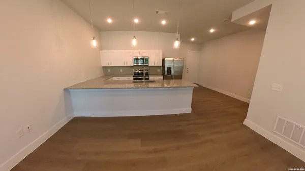 $2,445 | 330 East Carson Street, Unit 3101, San Antonio, TX 78208