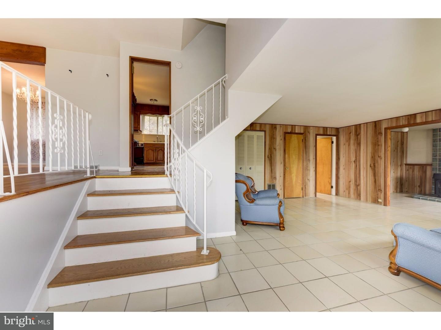 115 Colonial Road Edgewater Park, NJ 08010 - Photo 2 of 24 Foyer