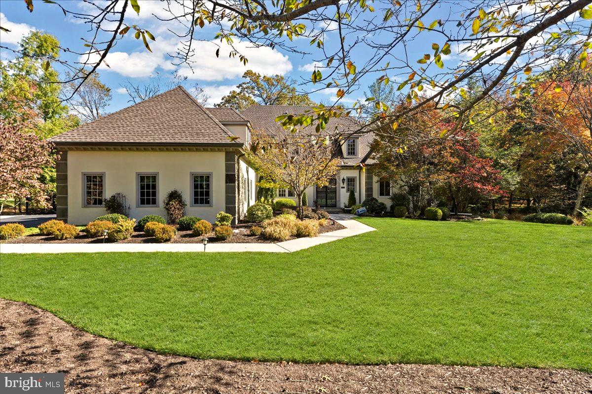 a view of a house with backyard porch and garden