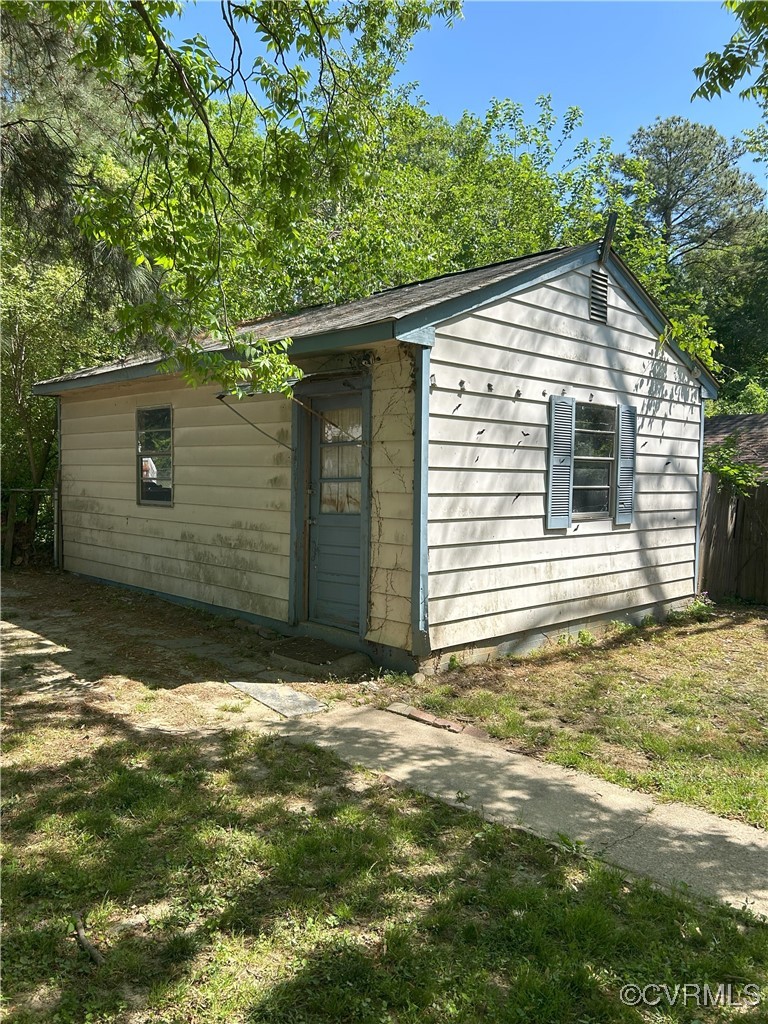 2307 Wright Avenue Richmond, VA 23224 - Photo 6 of 26 a view of a backyard of the house
