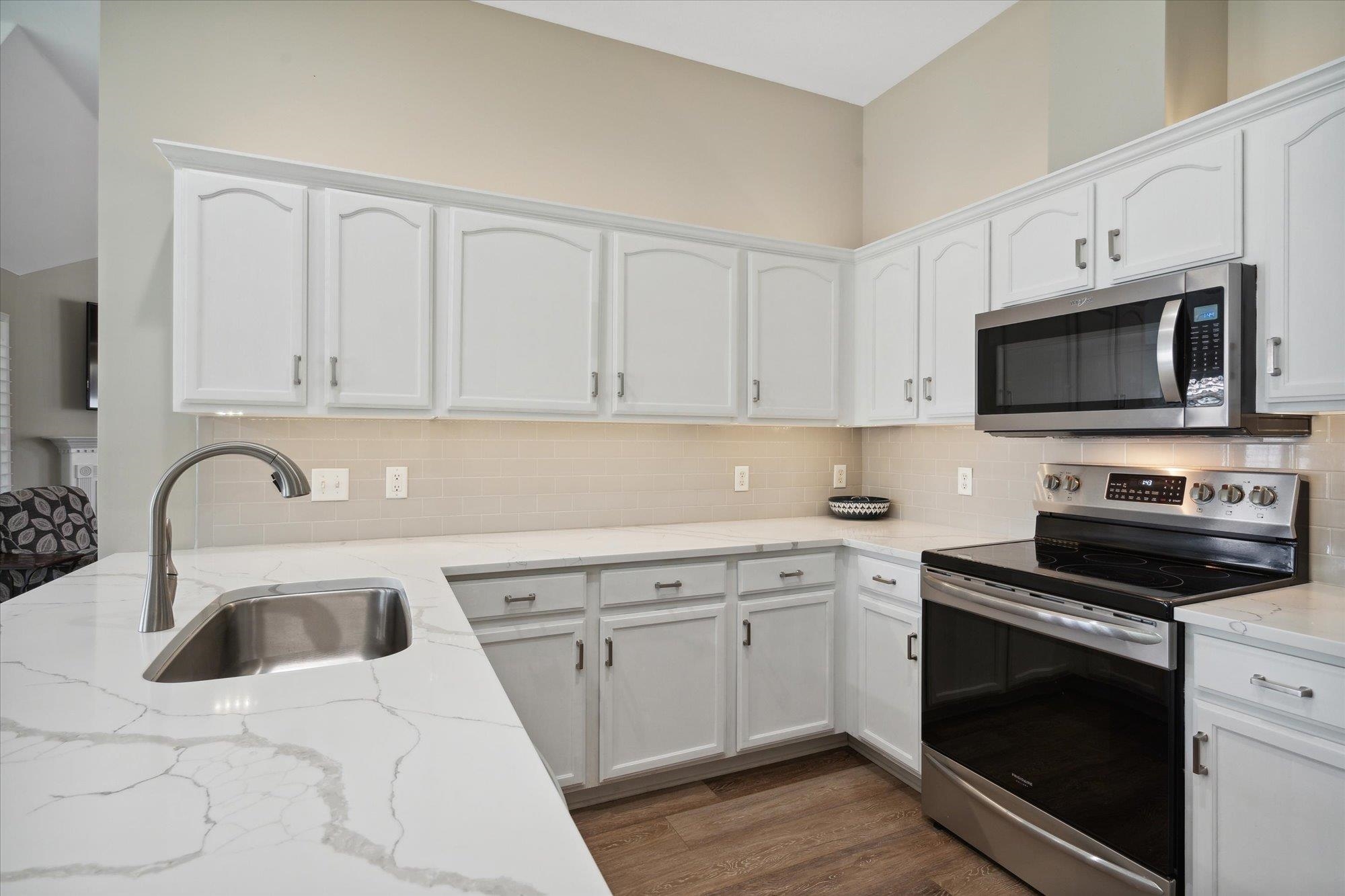 448 Queens Bridge Road Collierville, TN 38017 - Photo 11 of 32 a kitchen with appliances a sink and cabinets