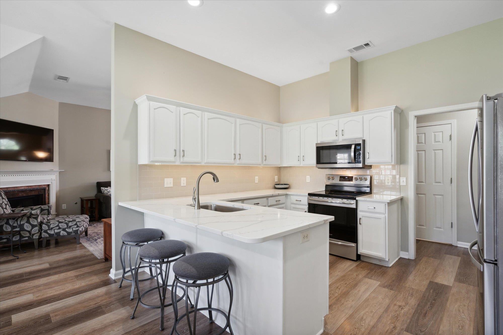 448 Queens Bridge Road Collierville, TN 38017 - Photo 12 of 32 a kitchen with stainless steel appliances a stove a sink a refrigerator and a microwave
