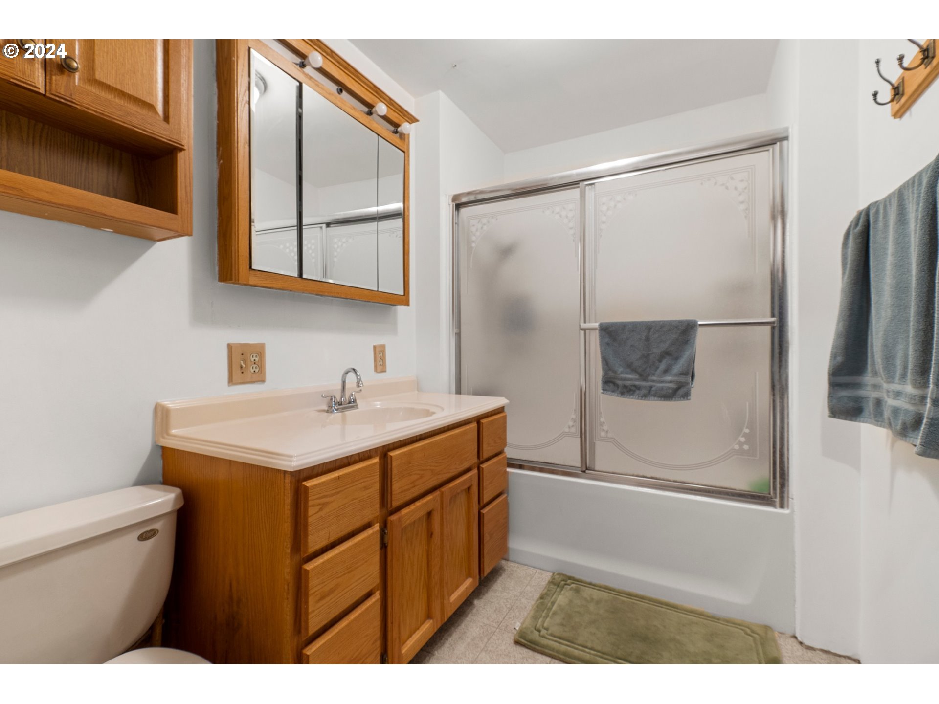 475 Frank Johns Road Stevenson, WA 98648 - Photo 11 of 17 a bathroom with a sink a mirror and a toilet