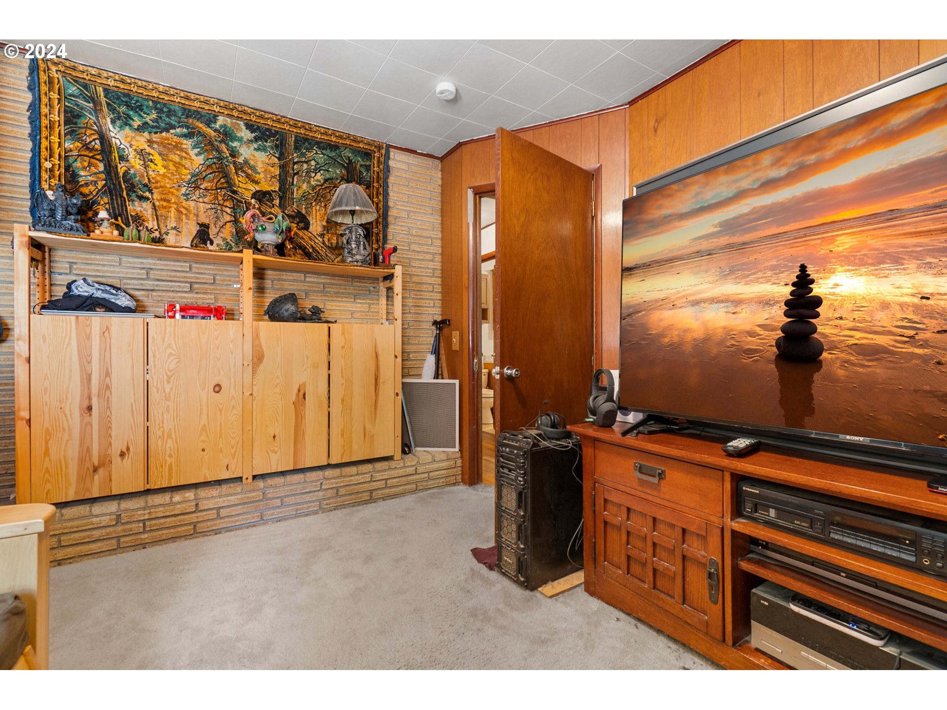 475 Frank Johns Road Stevenson, WA 98648 - Photo 14 of 17 a view of a room with wooden floor