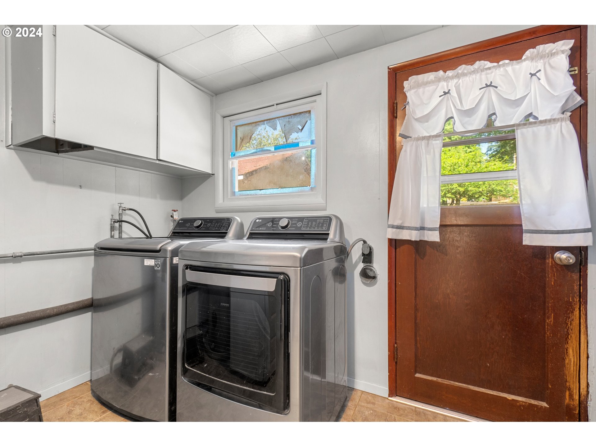 475 Frank Johns Road Stevenson, WA 98648 - Photo 15 of 17 a utility room with cabinets a washer and dryer