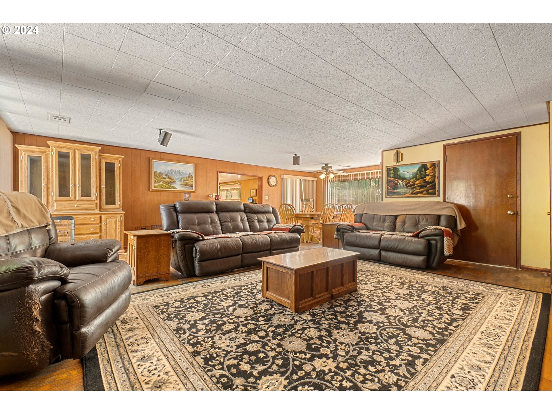 475 Frank Johns Road Stevenson, WA 98648 - Photo 7 of 17 a living room with furniture and a couch