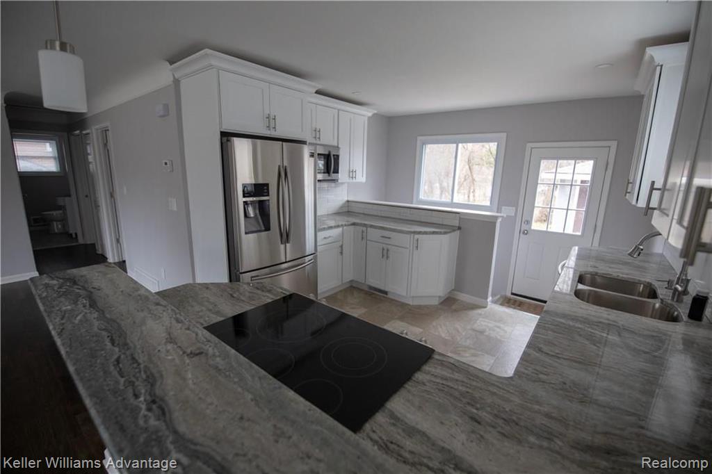 499 West Tienken Road Rochester Hills, MI 48306 - Photo 8 of 26