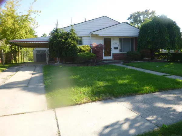 $1,375 | 23137 Avon Street, St. Clair Shores, MI 48082
