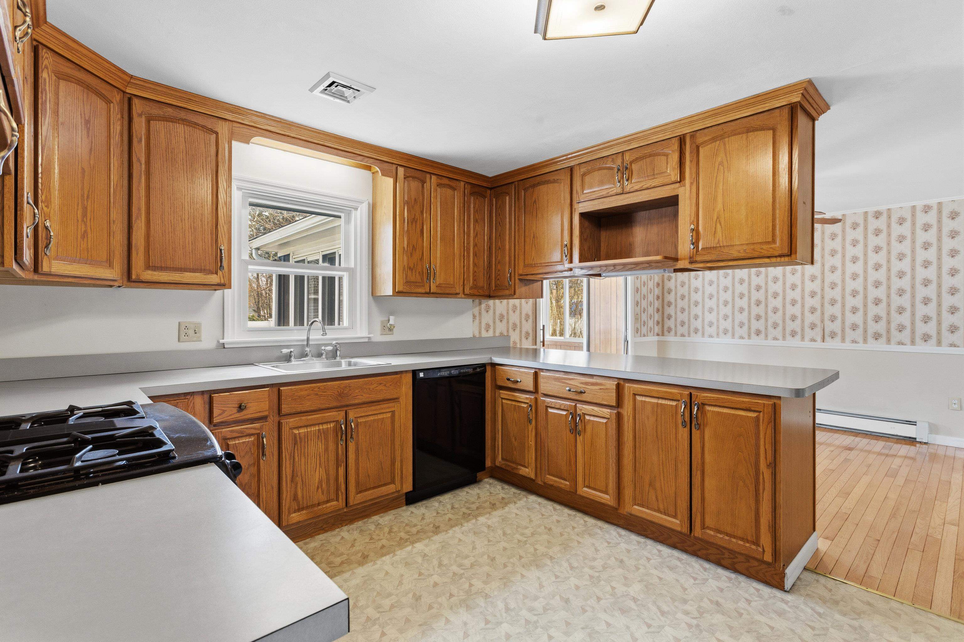 12 Colonial Circle Hampton, NH 03842 - Photo 21 of 60