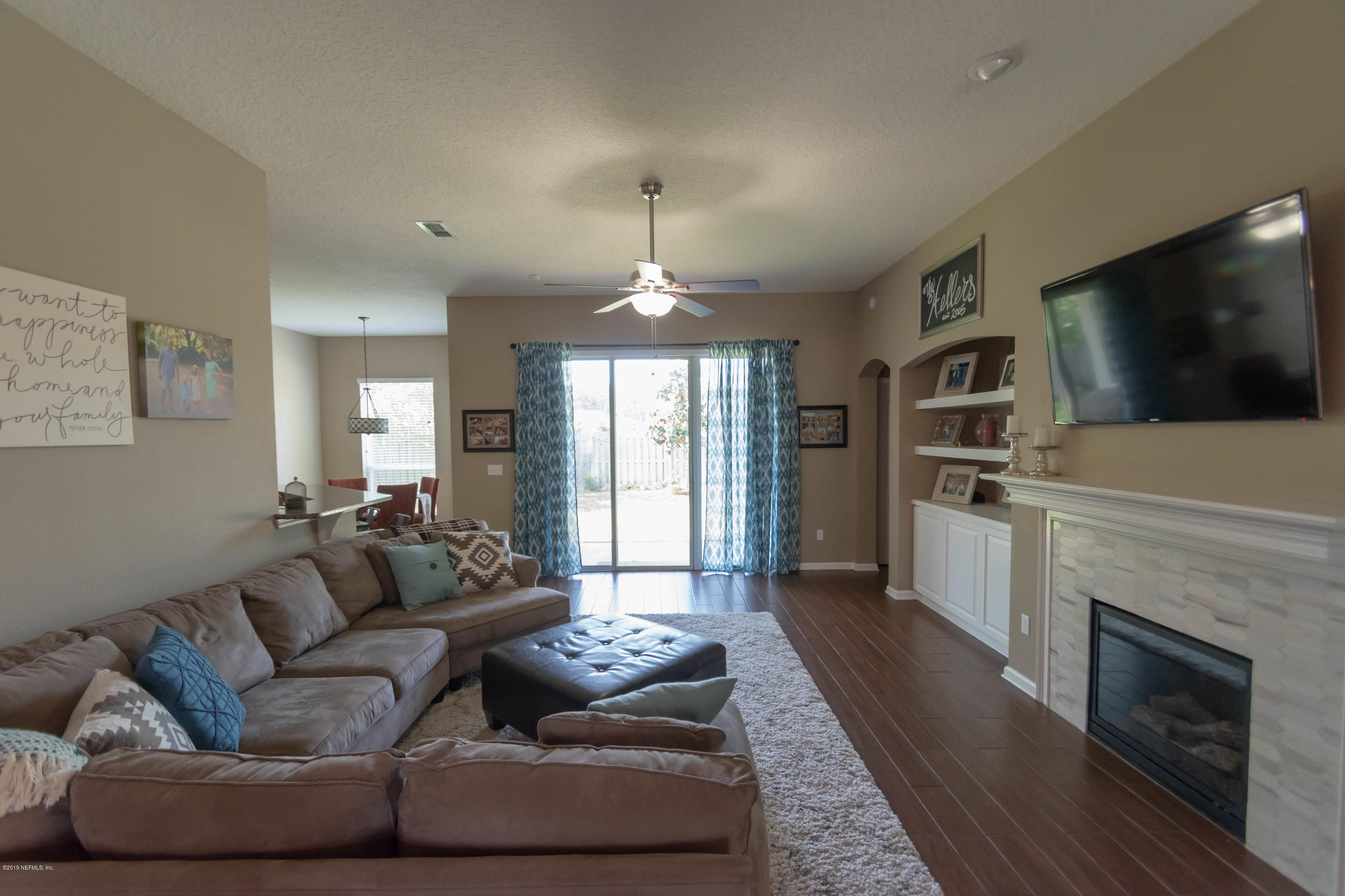 11064 Lothmore Road Jacksonville, FL 32221 - Photo 6 of 33 11064 Lothmore Living Room View 1