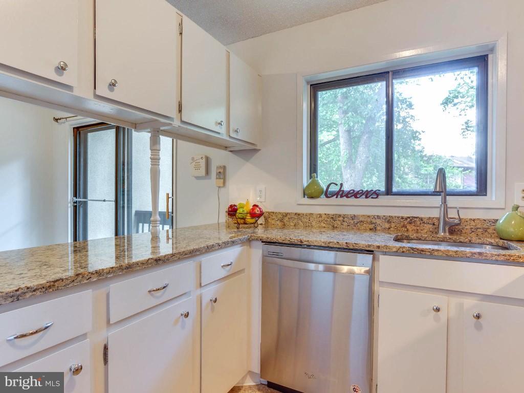 2182 Cartwright Place Reston, VA 20191 - Photo 11 of 30 Kitchen