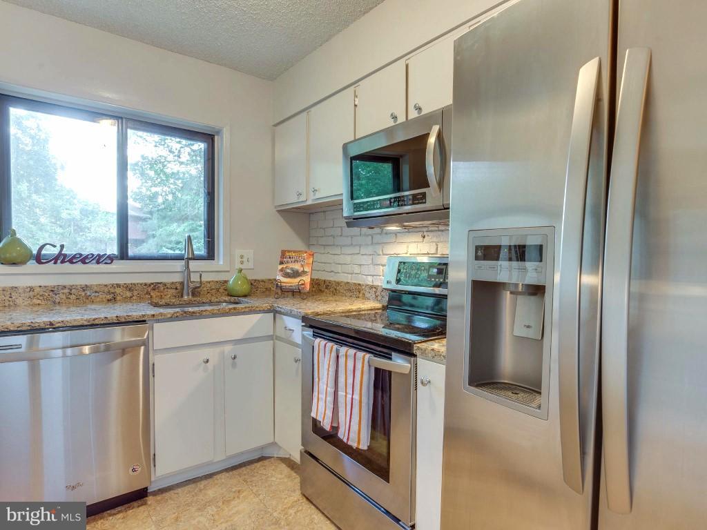 2182 Cartwright Place Reston, VA 20191 - Photo 12 of 30 Kitchen