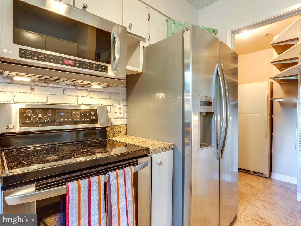 2182 Cartwright Place Reston, VA 20191 - Photo 13 of 30 Kitchen