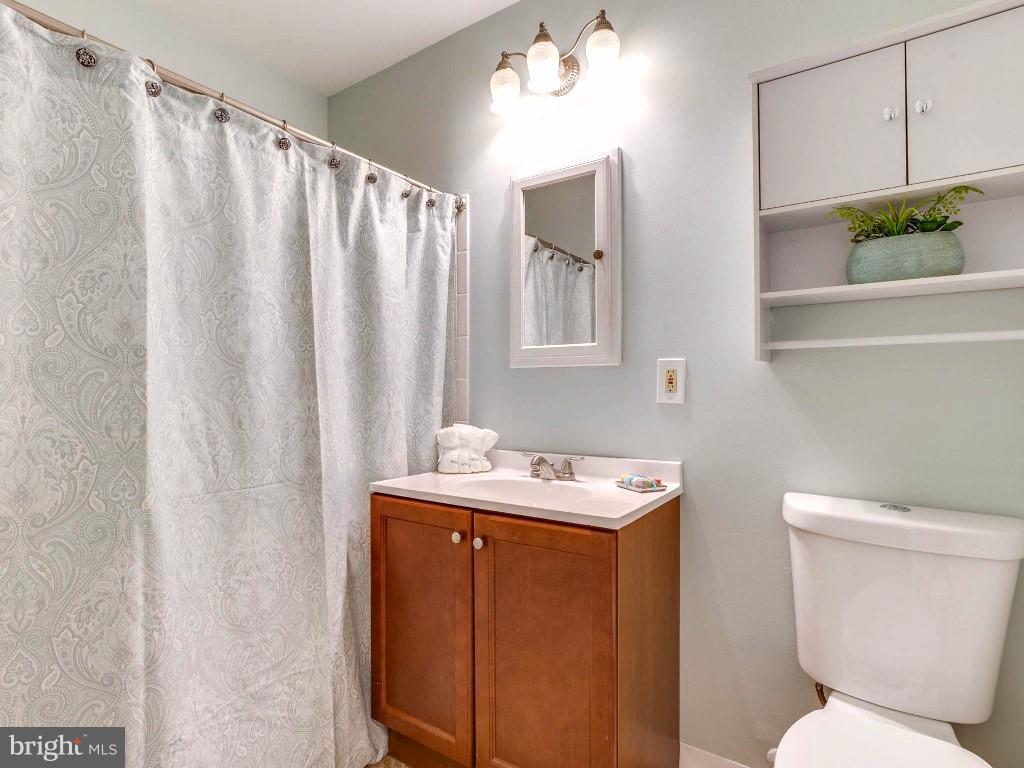 2182 Cartwright Place Reston, VA 20191 - Photo 20 of 30 Bath