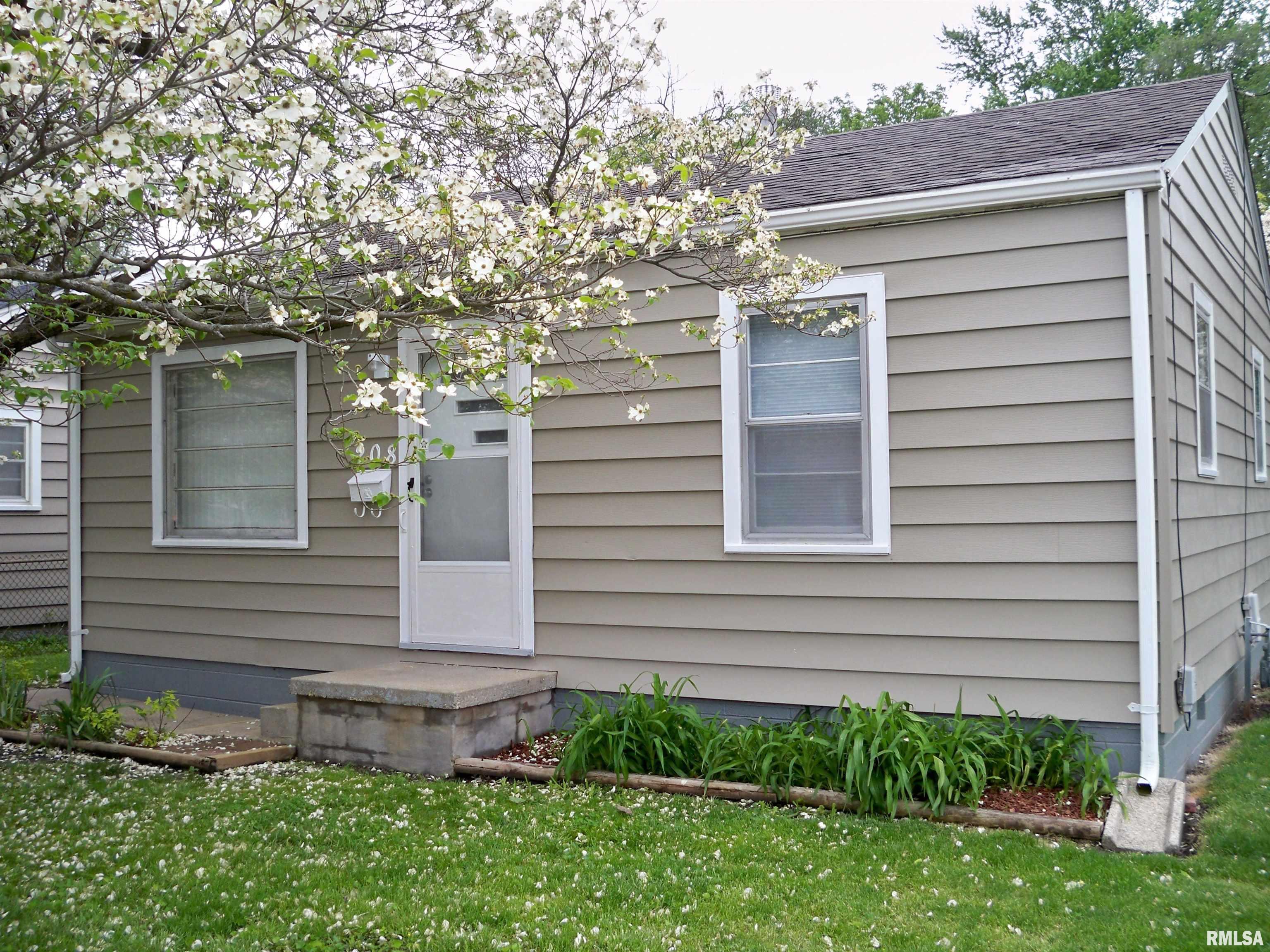 208 Highland Avenue Springfield, IL 62704 - Photo 1 of 16 Gallery Image 1