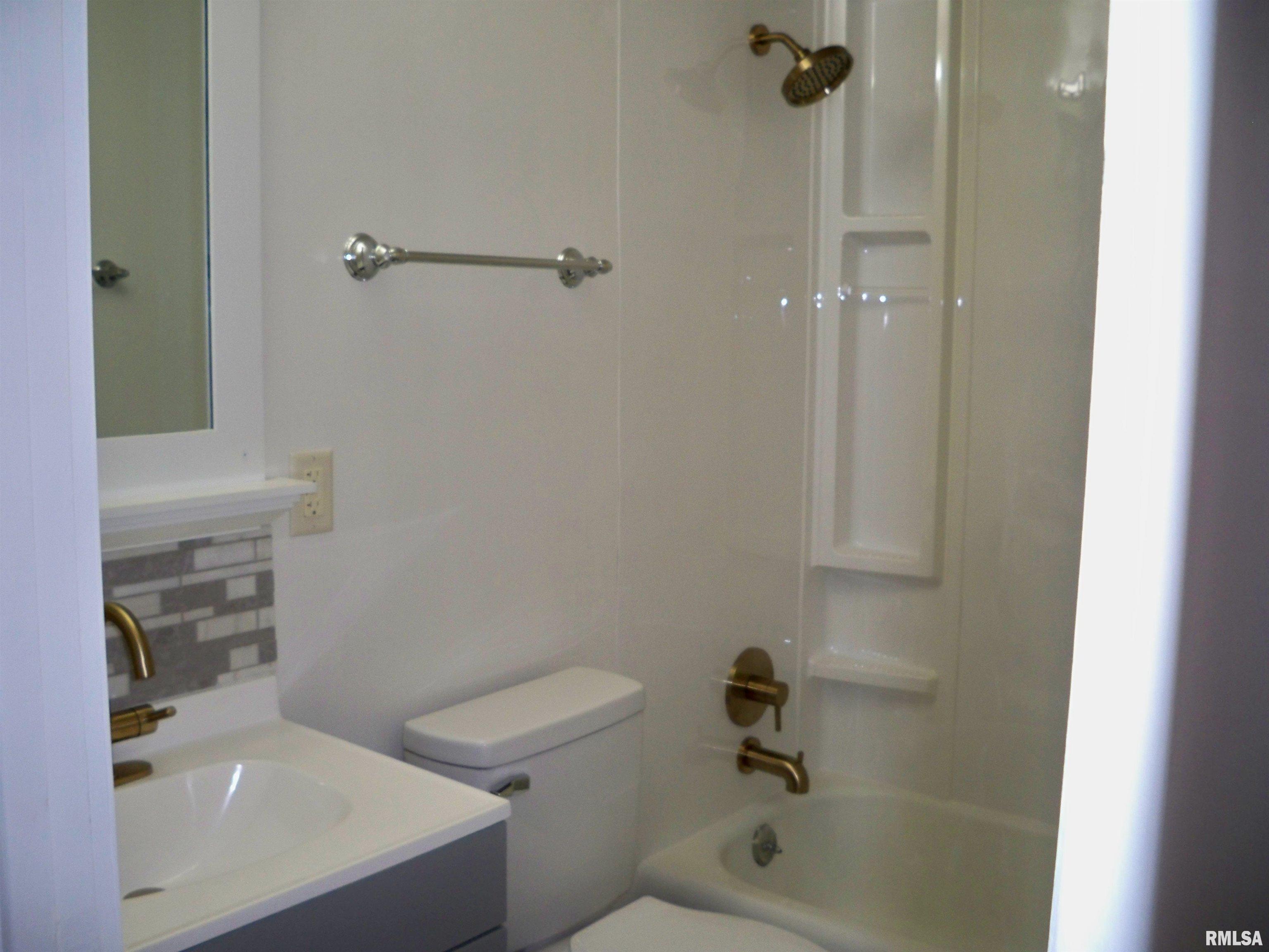 208 Highland Avenue Springfield, IL 62704 - Photo 11 of 16 Gallery Image 11