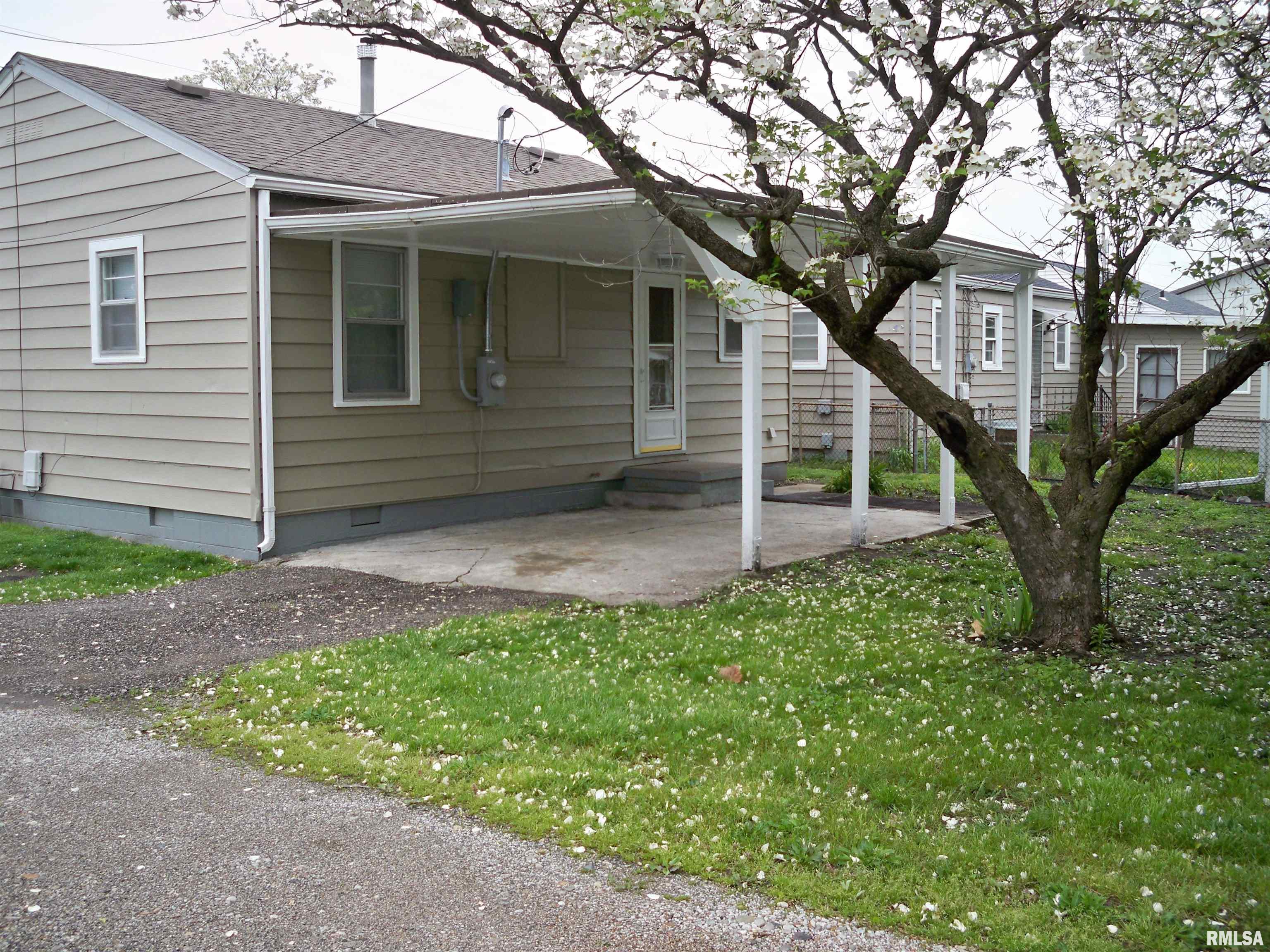 208 Highland Avenue Springfield, IL 62704 - Photo 2 of 16 Gallery Image 2