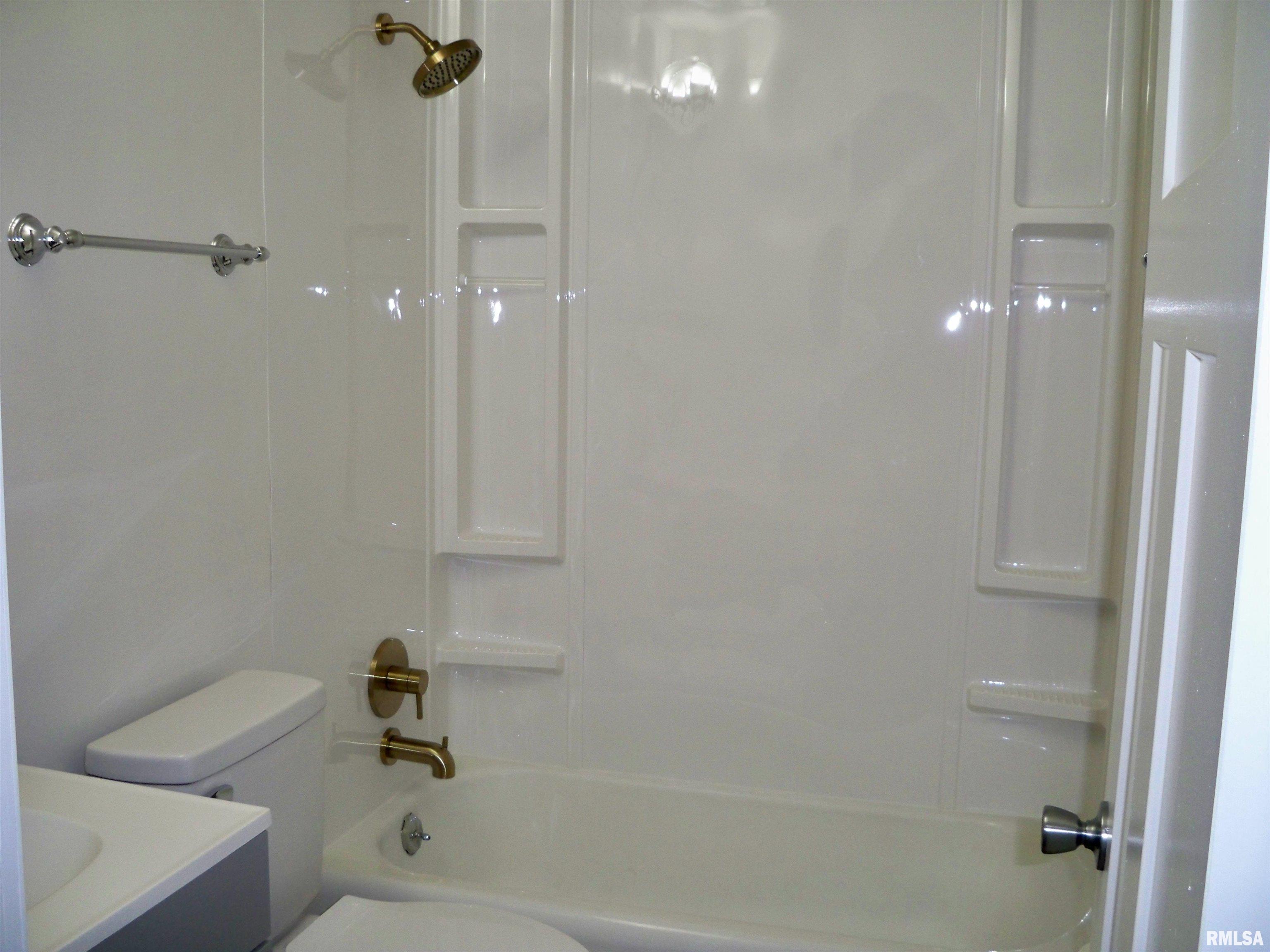 208 Highland Avenue Springfield, IL 62704 - Photo 9 of 16 Gallery Image 9