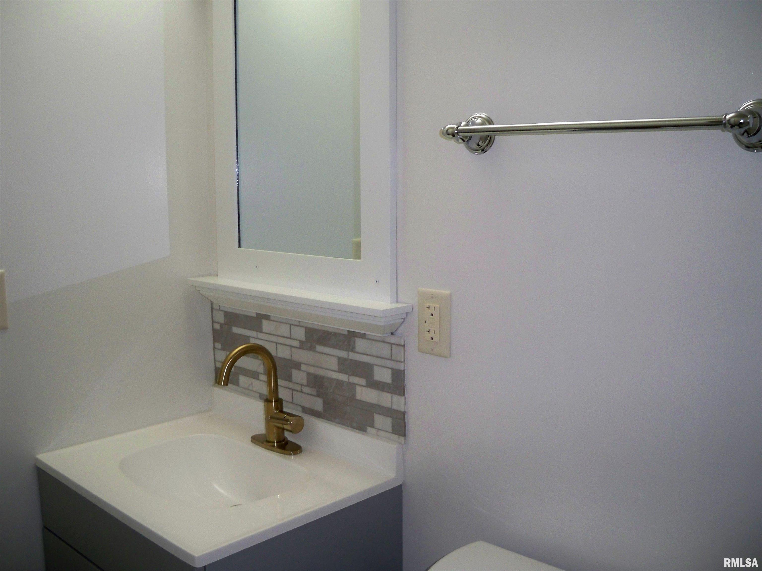 208 Highland Avenue Springfield, IL 62704 - Photo 10 of 16 Gallery Image 10