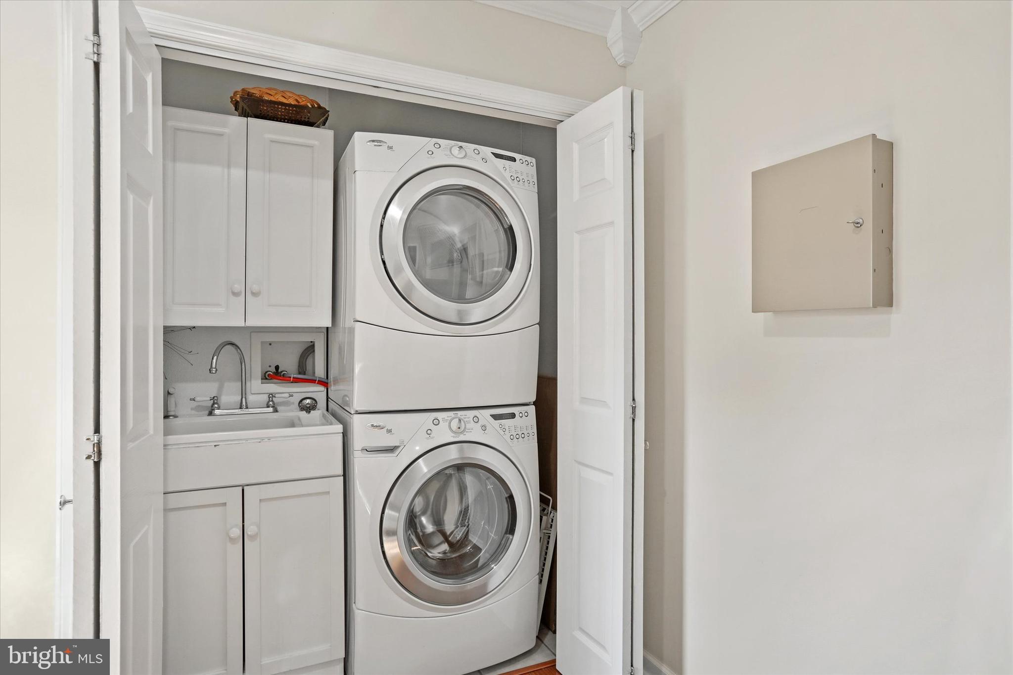 6 Quarter Turn West Road Levittown, PA 19057 - Photo 15 of 32 Mud Room/Laundry
