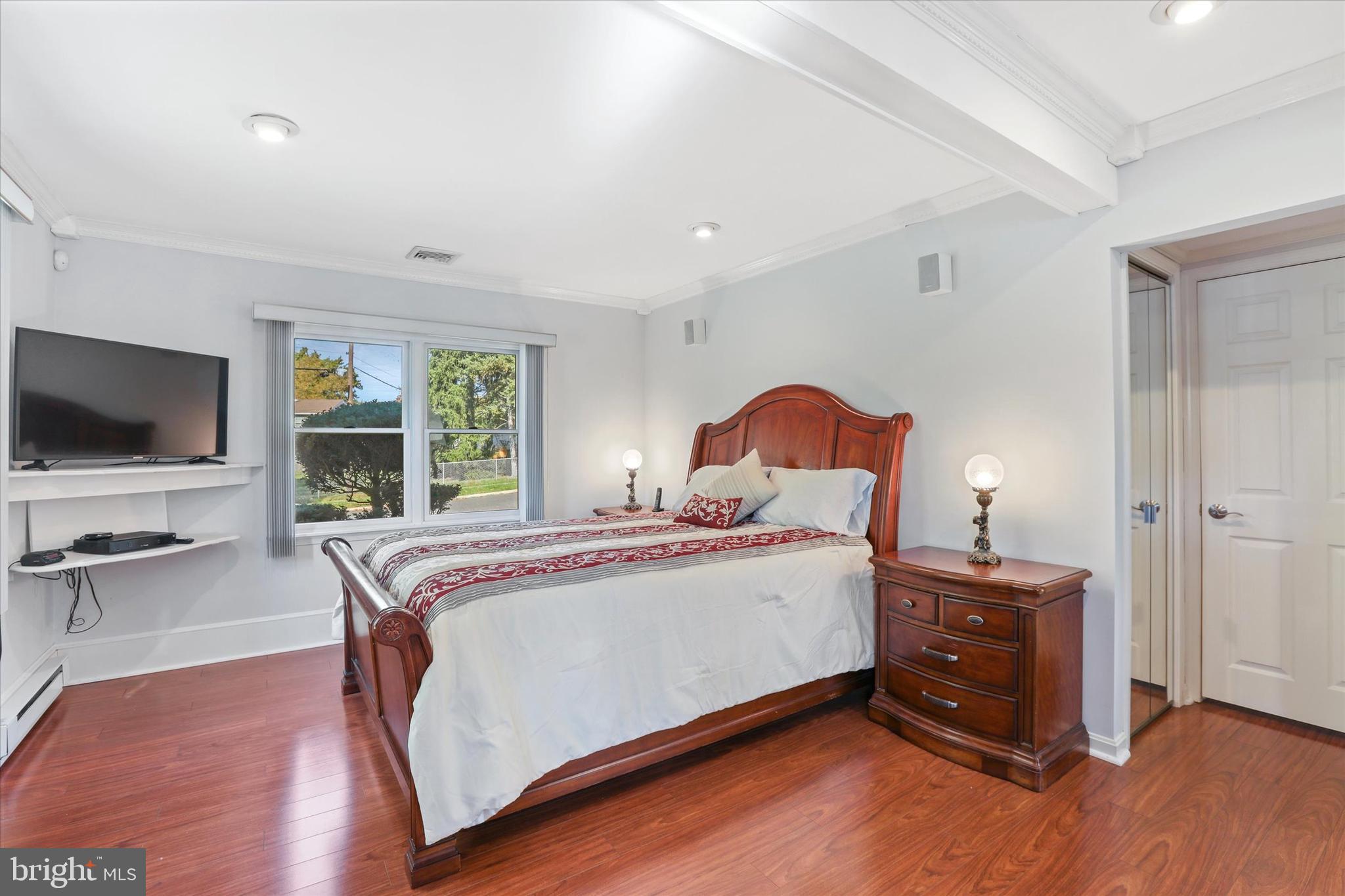 6 Quarter Turn West Road Levittown, PA 19057 - Photo 19 of 32 Master Bedroom Suite