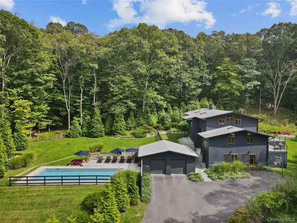 $2,995,000 | 21 Black Spring Road, Pound Ridge, NY 10576