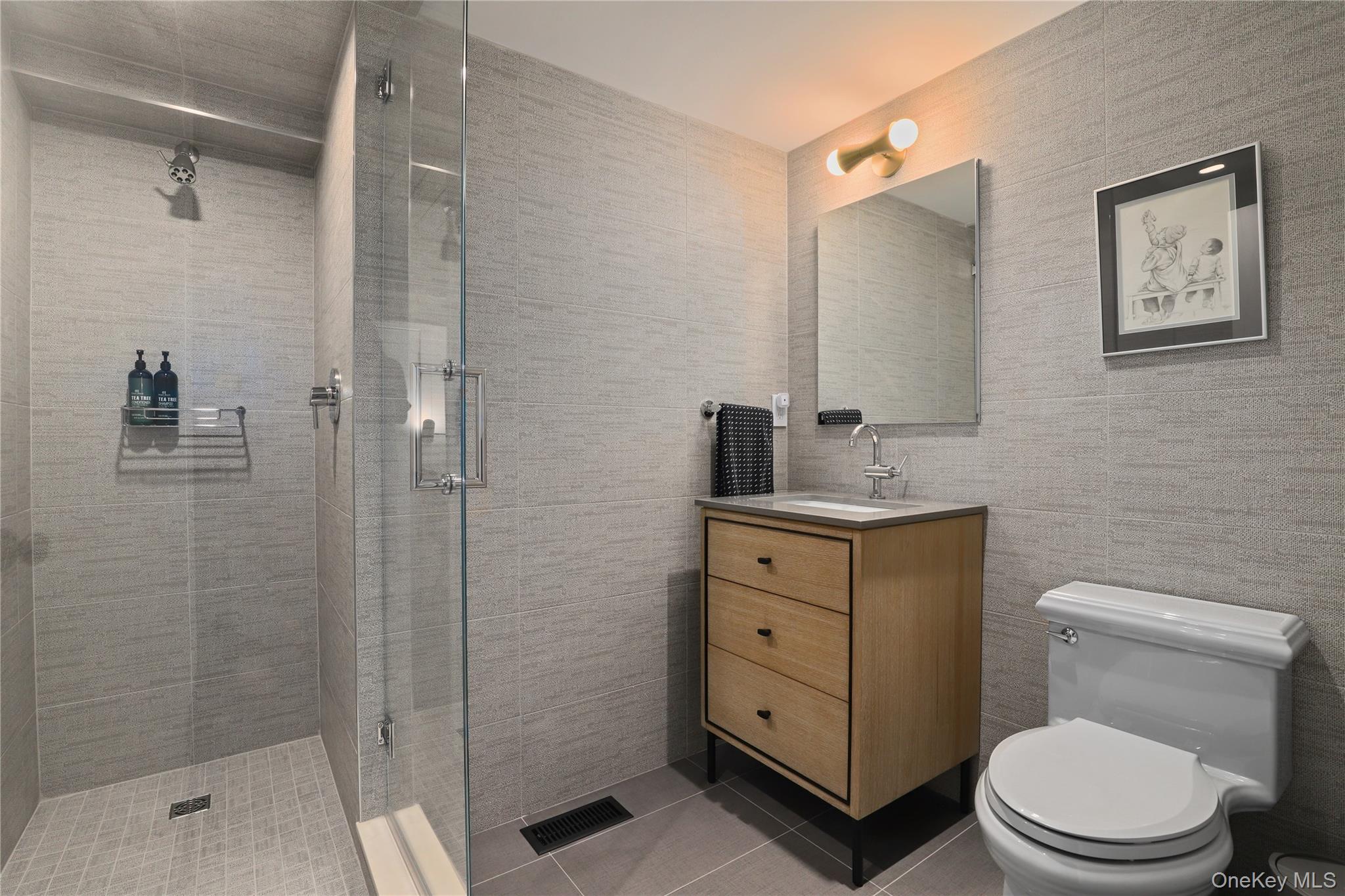 21 Black Spring Road Pound Ridge, NY 10576 - Photo 18 of 36 Full guest bathroom