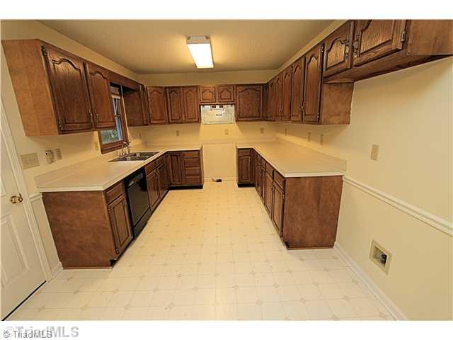 1040 Briarcreek Road King, NC 27021 - Photo 3 of 8 Kitchen.