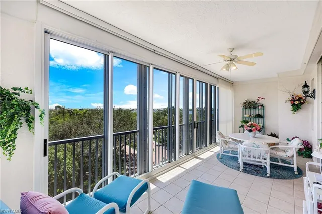 a view of livingroom with furniture
